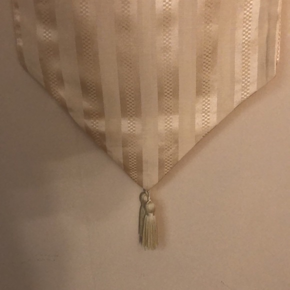 Runner. - Picture 4 of 5